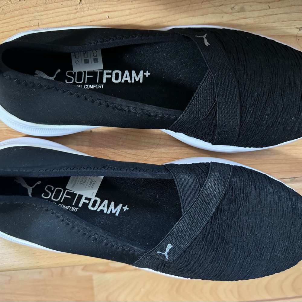 Women’s size 9 puma shoes. Bought the wrong size and cannot return. Never worn